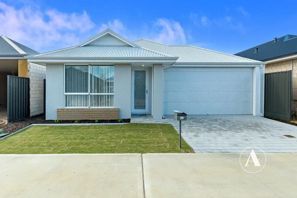 Coastal Family Living in Sought-After Kennedy Bay