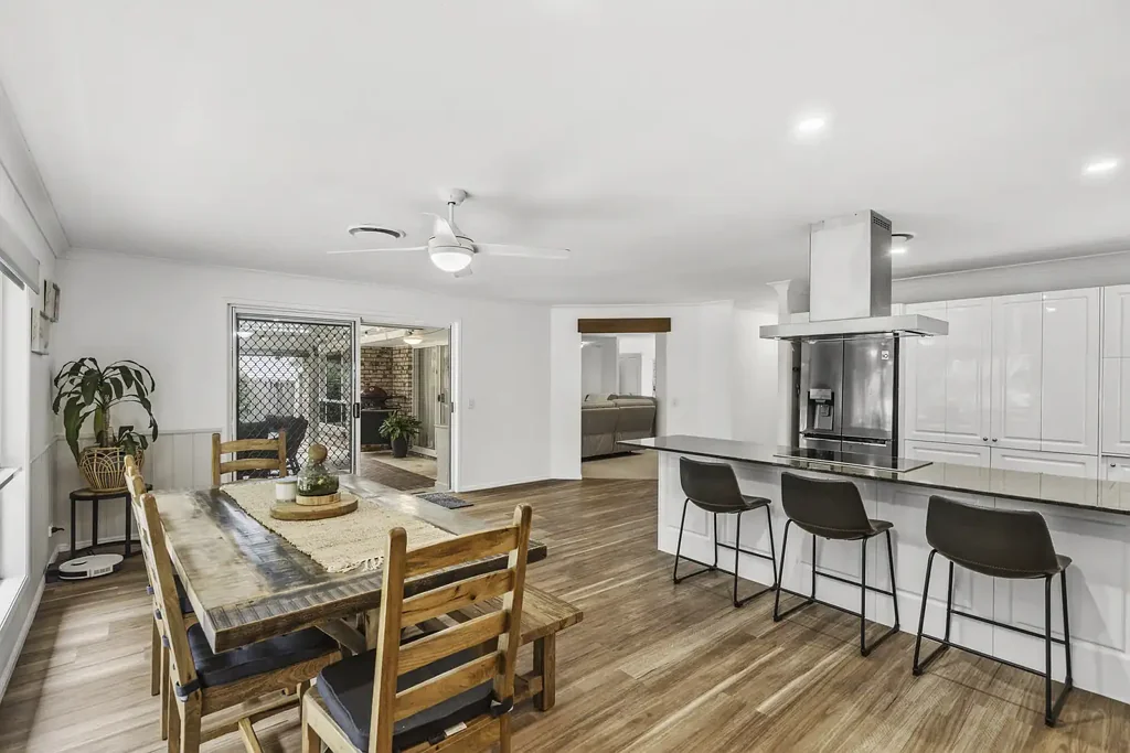Parkwood 4ห้องนอน STUNNING FAMILY HOME WITH DUAL LIVING POTENTIAL!