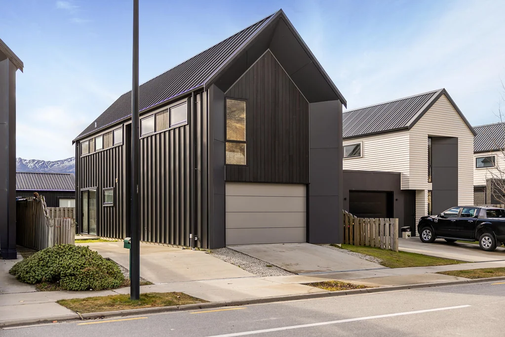 Lake Hayes Estate 4 Bedroom Space, sunshine & stunning mountain views