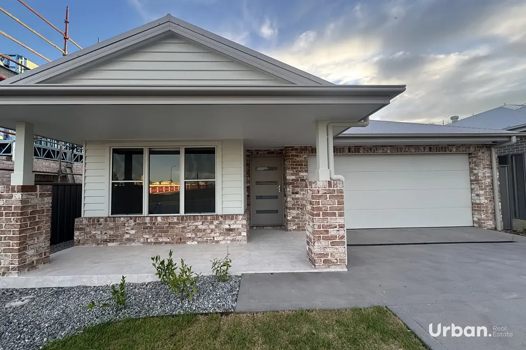 Stunning Brand-New Four Bedroom Family Home in Huntlee!