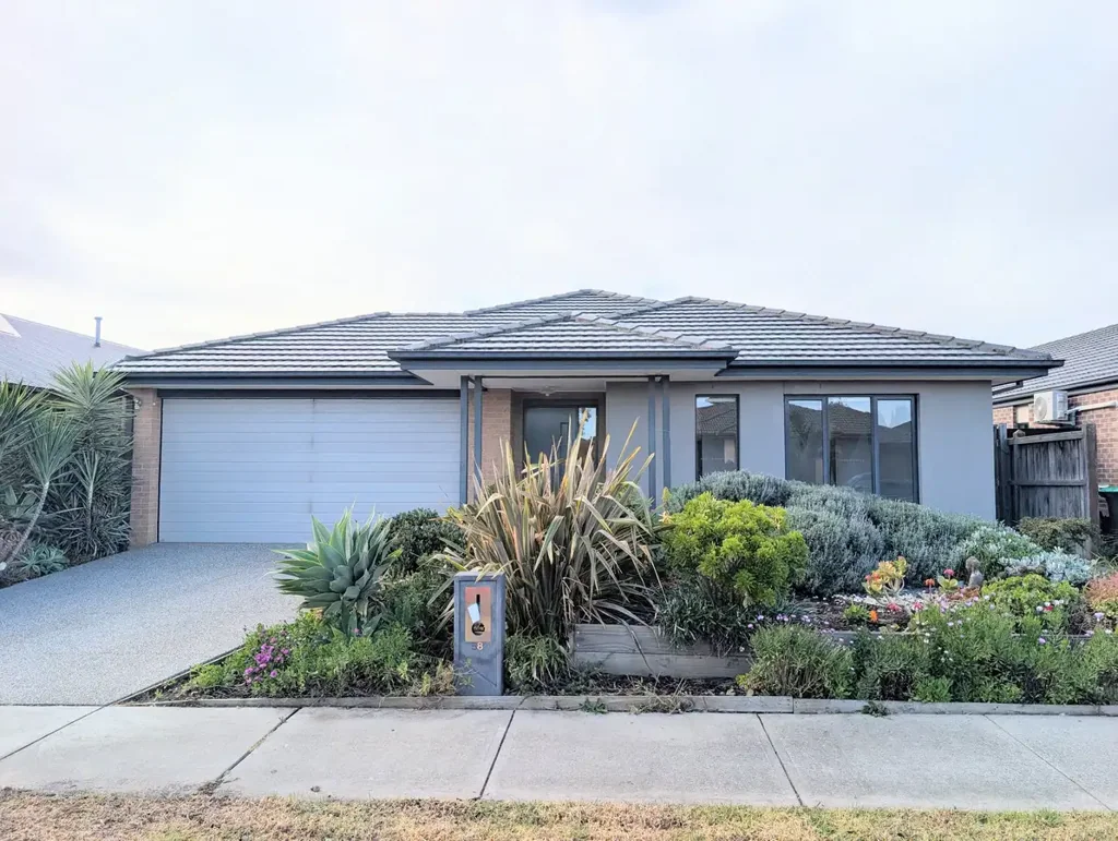 Large Backyard & 3 Living Areas!
