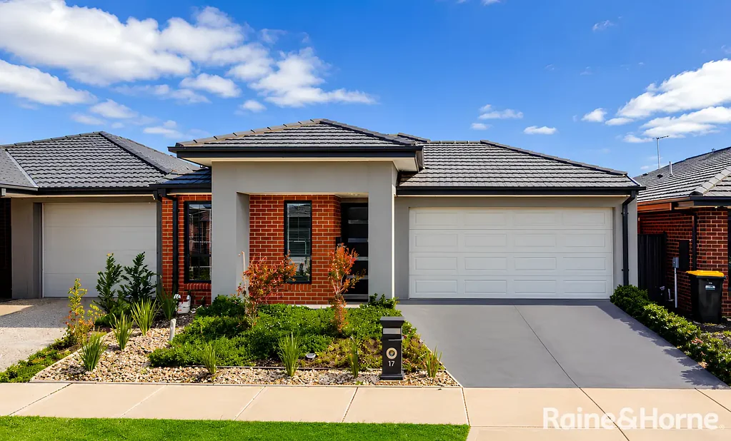 Modern Family Home with Stylish Finishes & Low-Maintenance Living!
