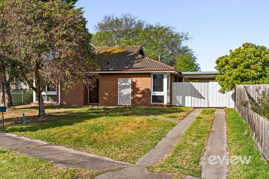 Renovated Family Home in Werribee - 6 Brolga Court