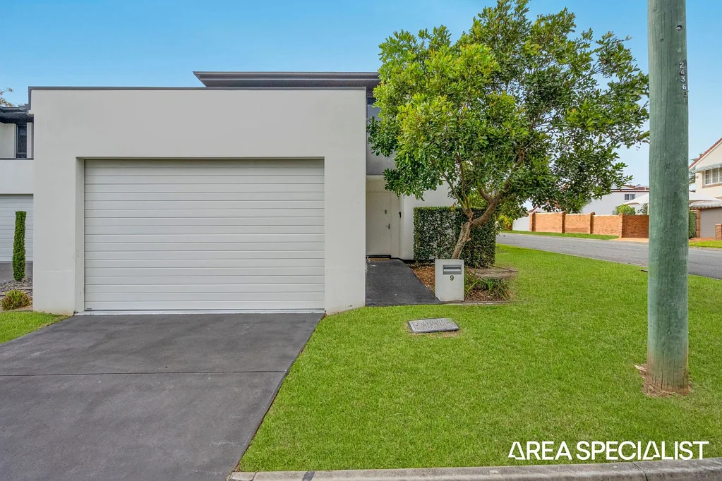 9 Billington Street, Labrador, QLD 4215