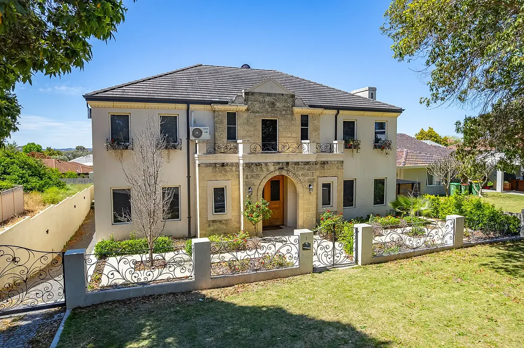7 Davis Road, Attadale, WA 6156