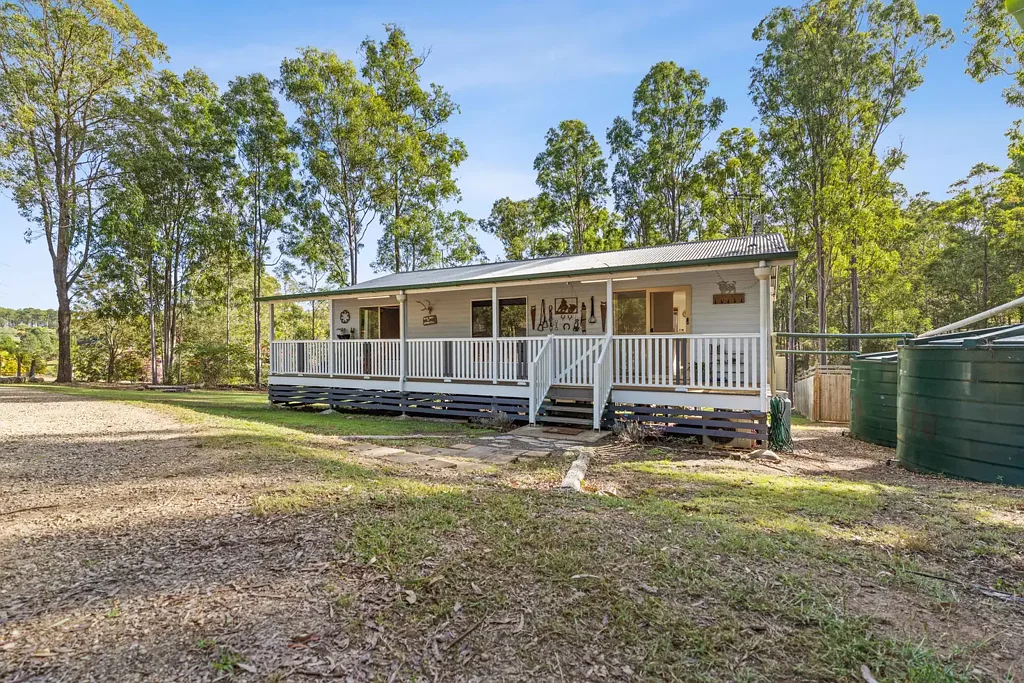 Glenwood 3ห้องนอน A Warm & Welcoming Home on a 2-Acre Parcel!