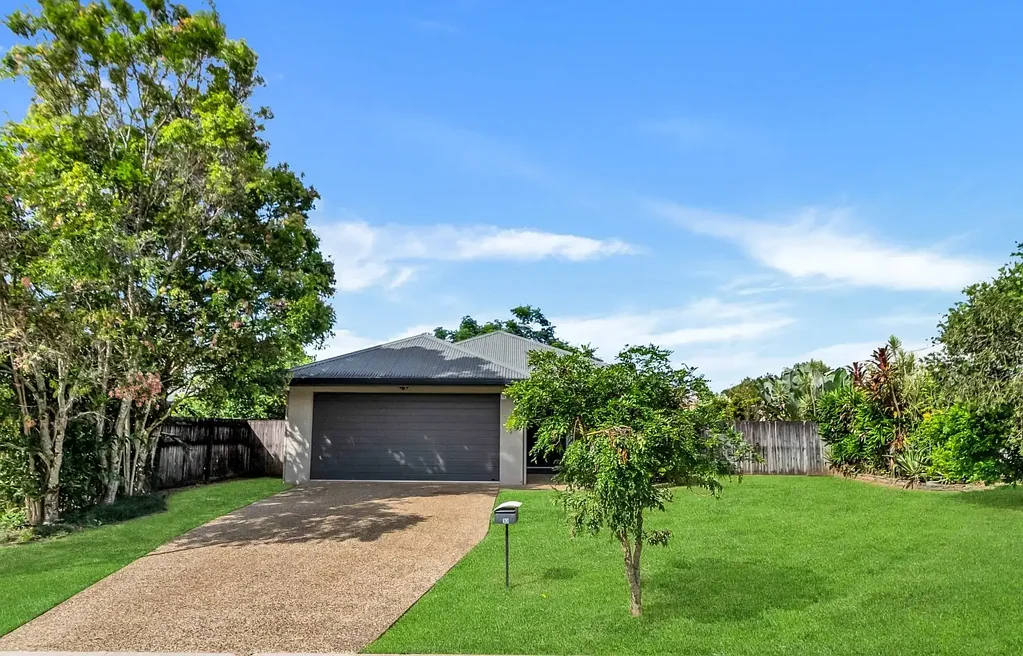 Fully Airconditioned - Two Living Areas - Side Access