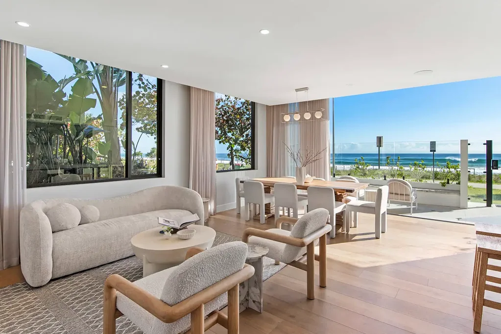 Palm Beach 4कमरा Prized North-East Facing Corner – Contemporary Beachfront House