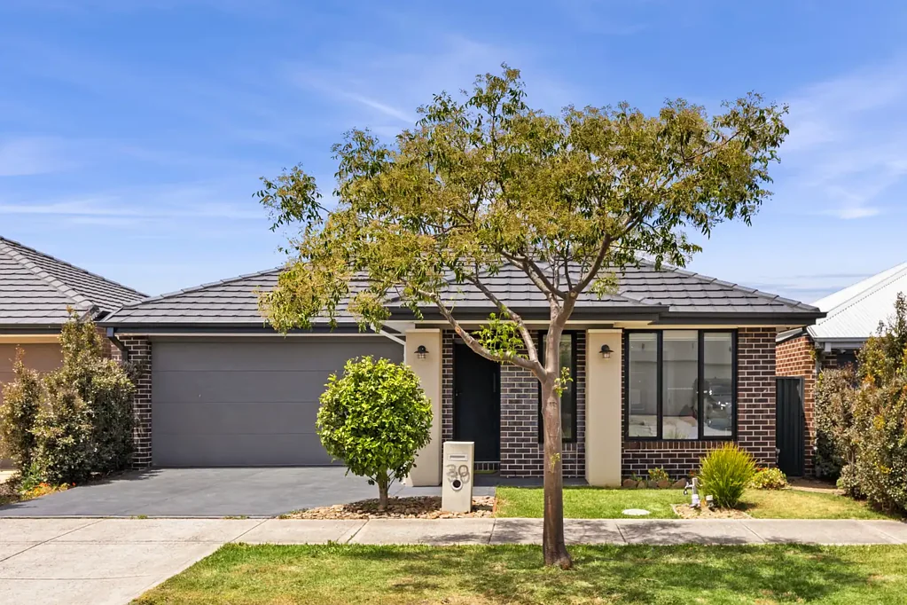 30 Featherwood Crescent, Craigieburn, VIC 3064