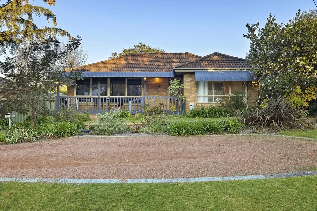 Torrens 3房  Classic Canberra Living, Just Minutes to Everything