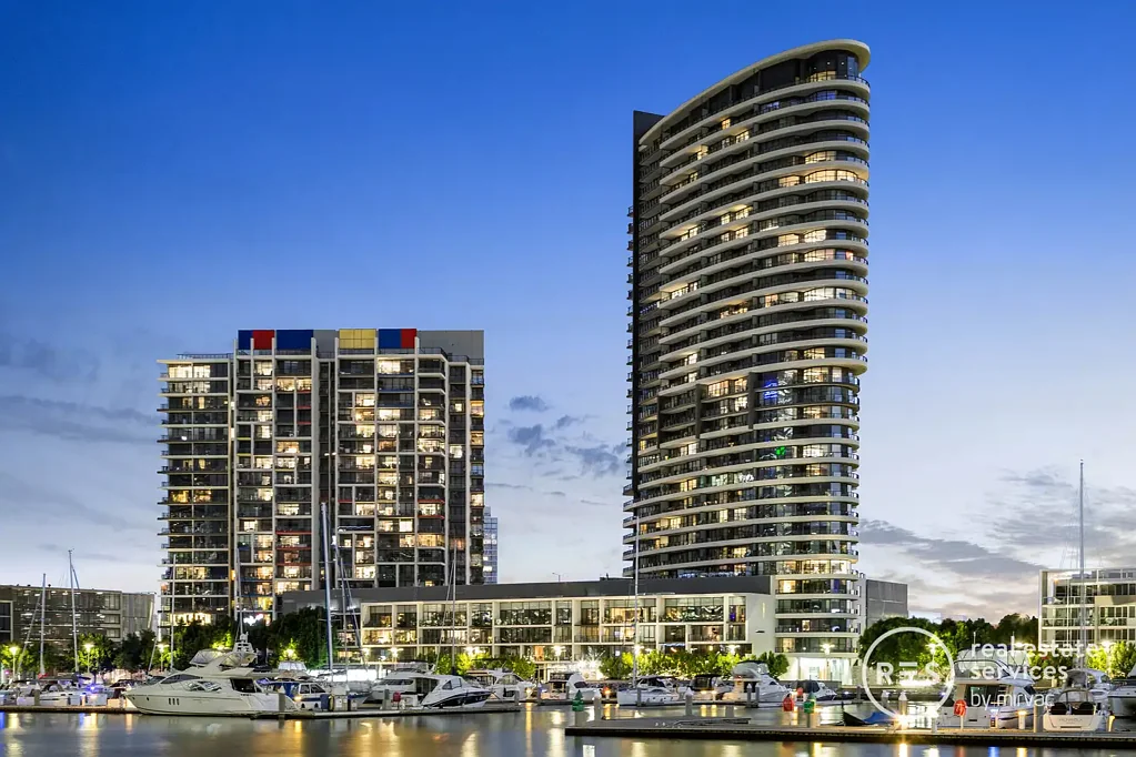 Exclusive Podium Apartment Offering Luxury and Convenience