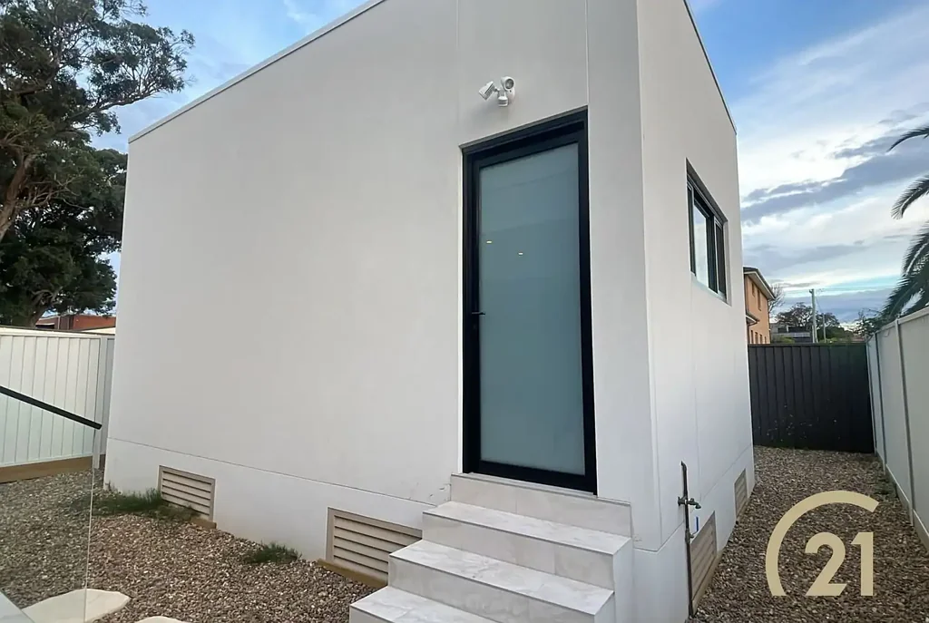 Modern & Stylish One-Bedroom Studio in Prime Smithfield Location
