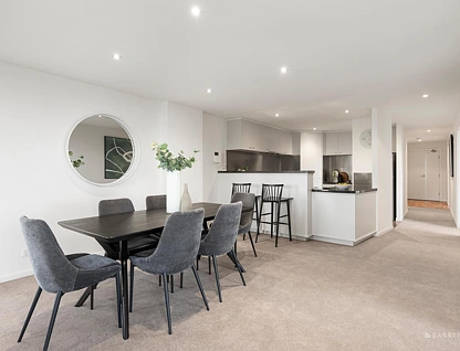 6005/2 Sovereign Point Court, Doncaster, Inner East Melbourne, 3 Kuwarto, 2 Banyo, Apartment