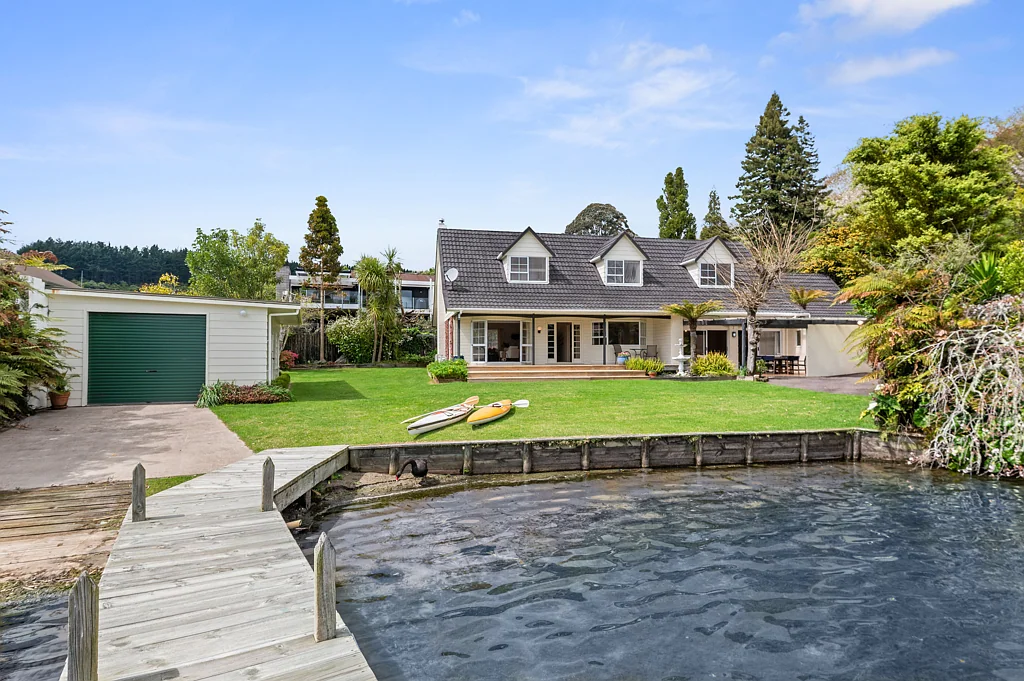 Lake Rotoiti 4房  Irreplaceable Lakefront Opportunity in Ōkawa Bay