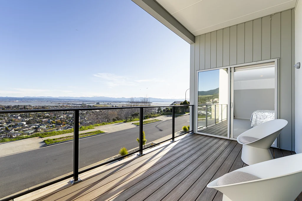Stoke 3部屋 Contemporary home with panoramic views