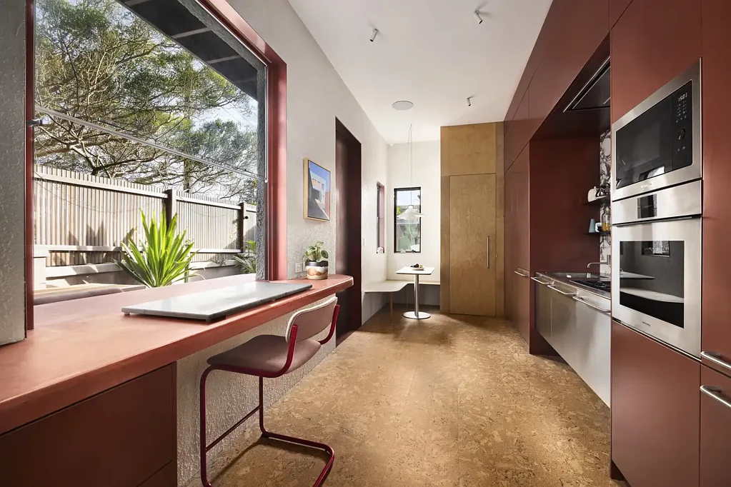 Bondi Junction 4房 光线充足、建筑精美的宽正面维多利亚式住宅 A Wide-Fronted Victorian Defined By Light And Architectural Refinement