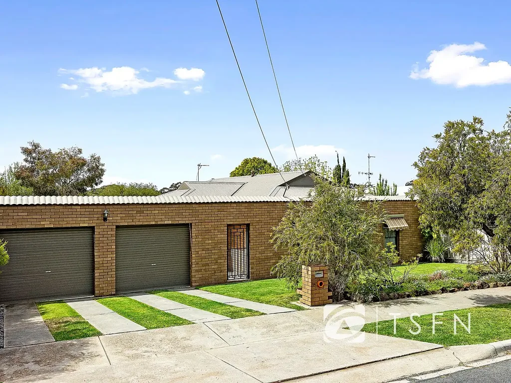 54 Putnam Avenue, Strathdale, VIC 3550