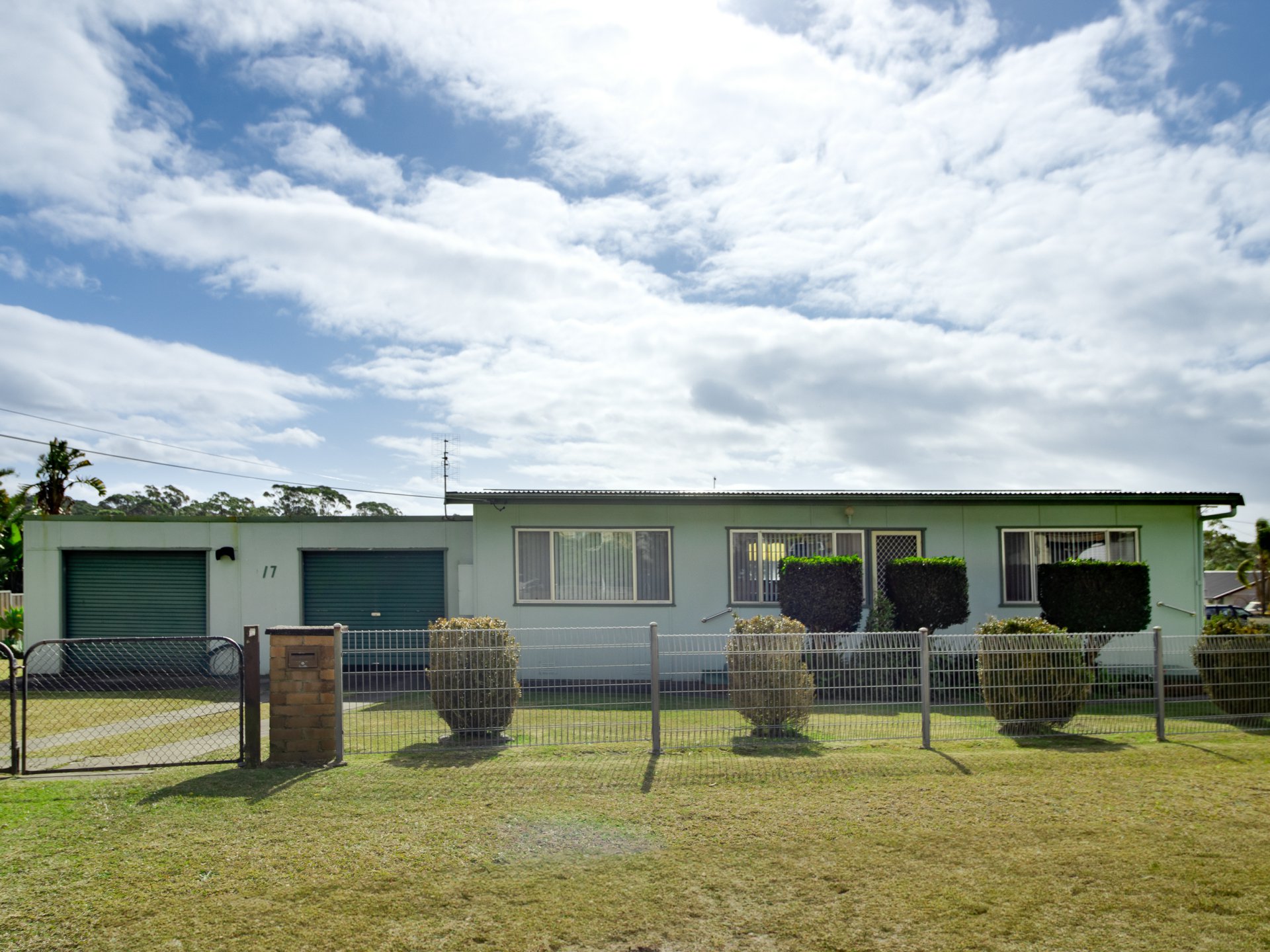 17 WILDWOOD AV, SUSSEX INLET NSW 2540, 0 habitaciones, 0 baños, House