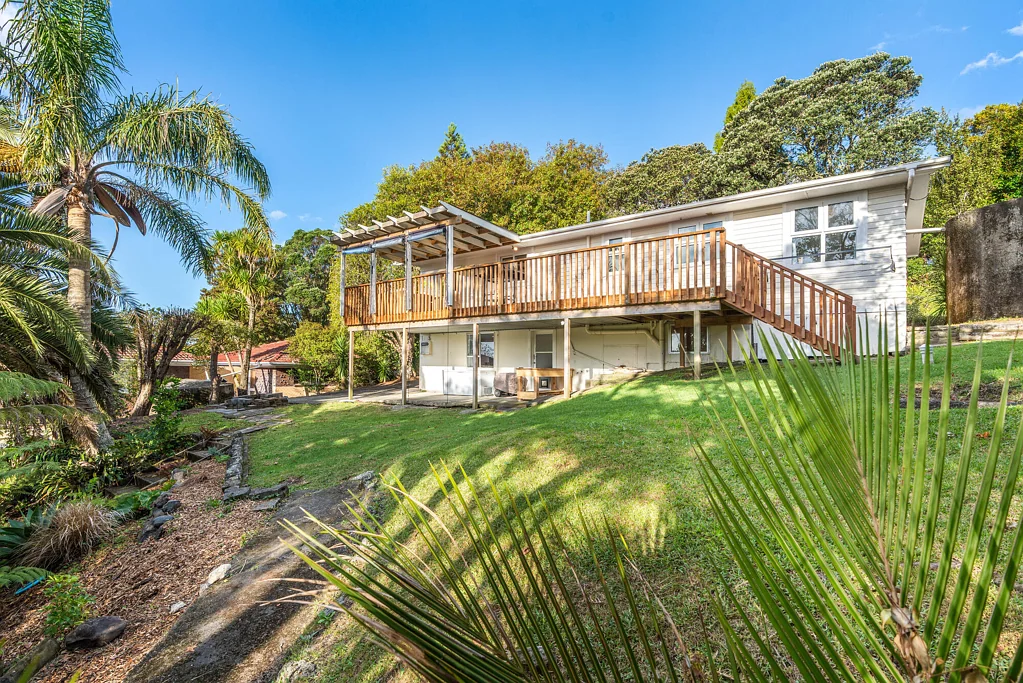 Waiatarua 3房 远眺Waitakere山景｜1537㎡私密大地，潜力与生活兼得 Charming 1960s Retreat with Room to Grow