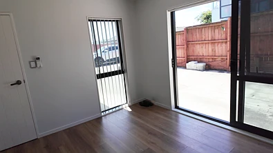 2 bed water gas internet parking incl