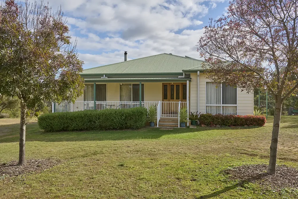 Heathcote 4房  Refined Rural Living With Space and Style