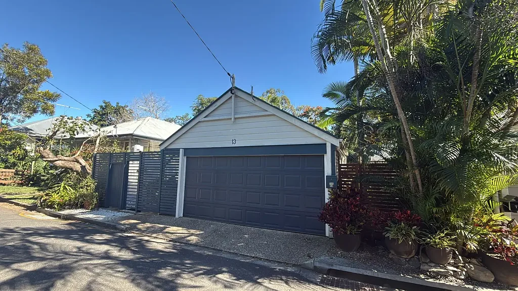 Charming Inner-City Home in a Prime Highgate Hill Location