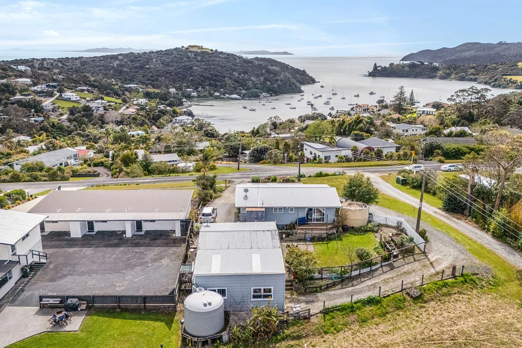 Mangonui 3침실 Spectacular Harbour Views – Home & Cottage Package