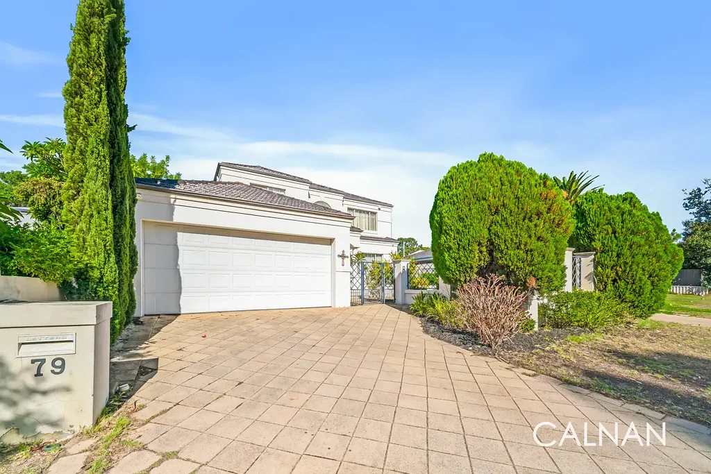 Grand Family Residence Overlooking Shirley Strickland Reserve