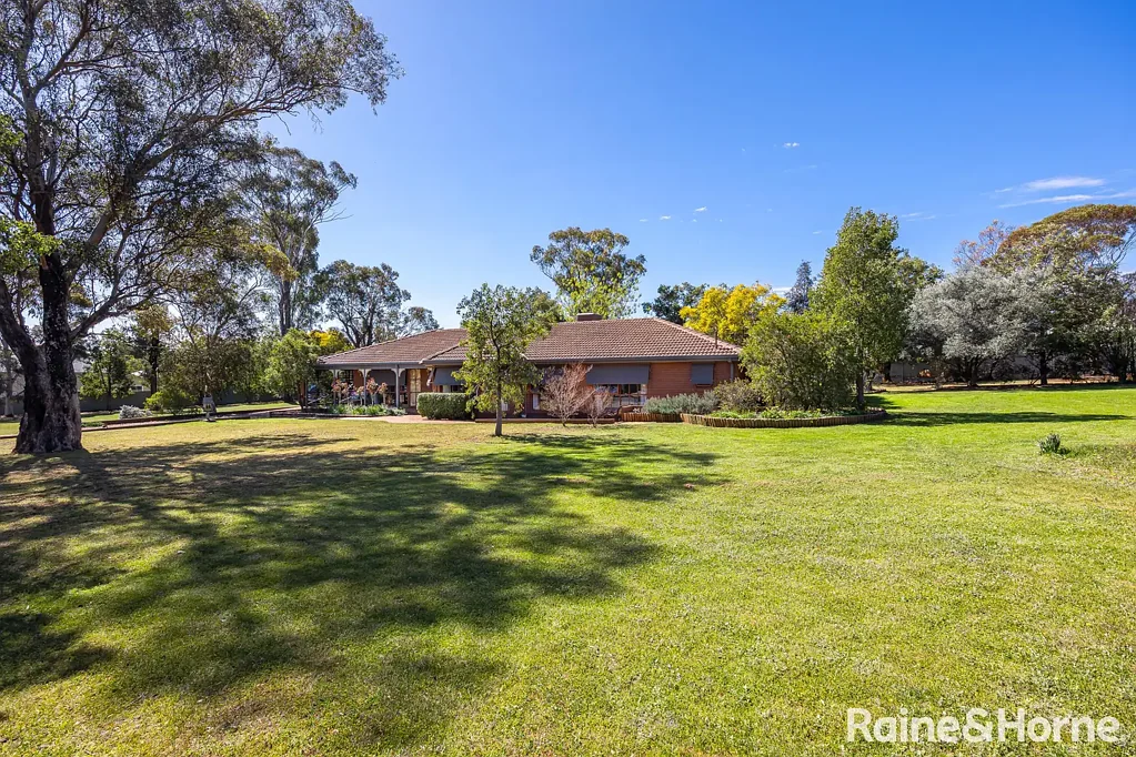 Coolamon 4ਬੈੱਡਰੂਮ Lovely Lifestyle on Beautiful 4050sqm Block