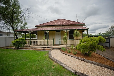 Roma 3房  Your Next Chapter Awaits in This Stunning Queenslander Home
