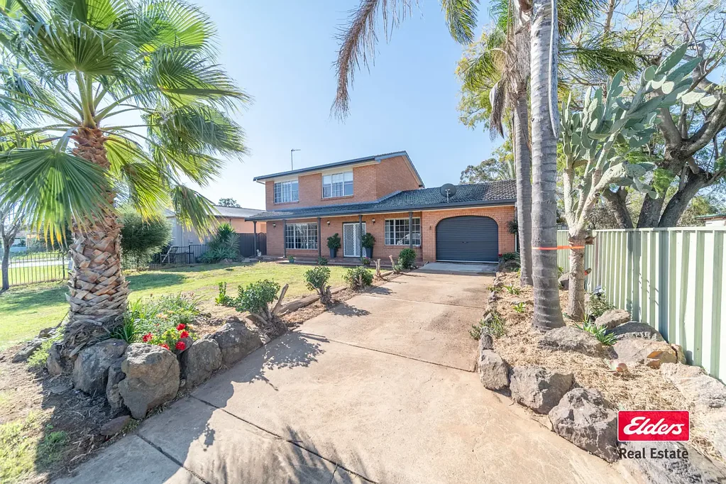 Dubbo 4Habitaciones TWO-STOREY HOME WITH SWIMMING POOL