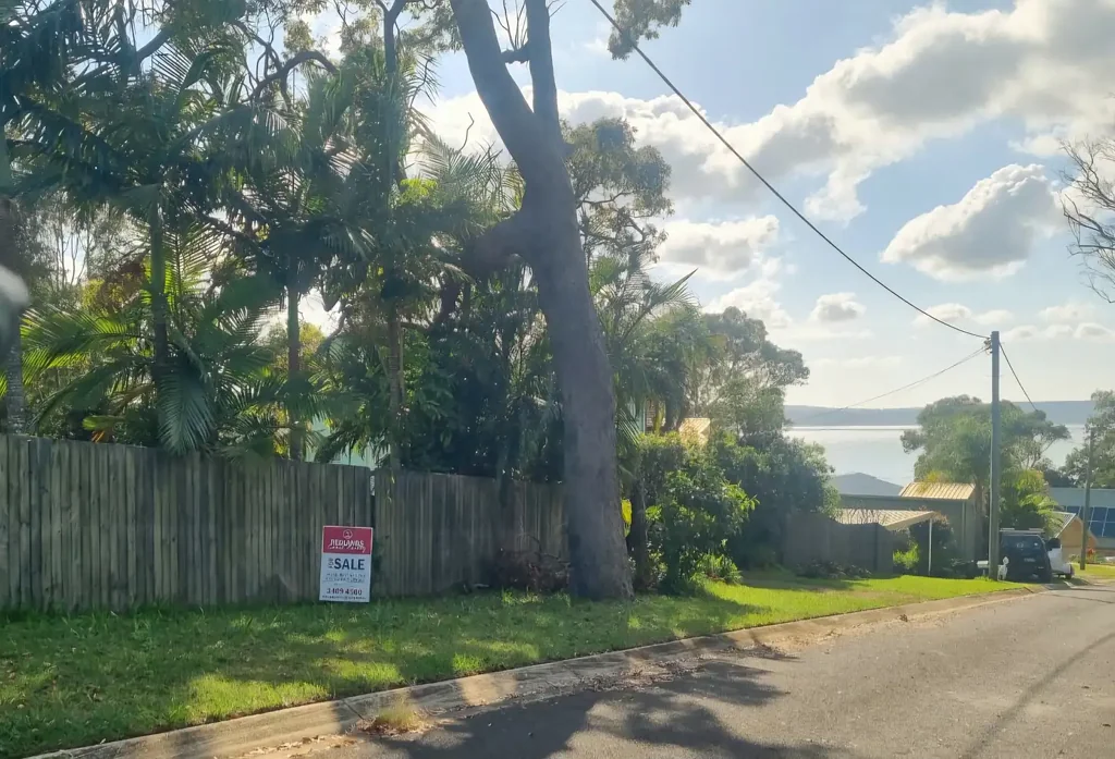 Macleay Island Mostly cleared block, easy stroll to the water