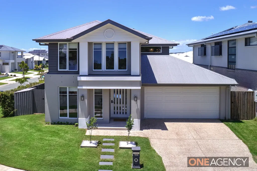 Palmview 4部屋 Coastal-Inspired Family Retreat With Bushland Views & Ultimate Outdoor Living