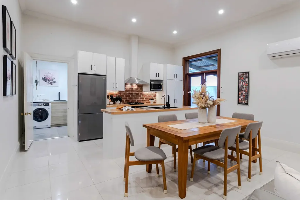 Mile End 2房  Character Charm Meets Contemporary Style in Coveted Mile End