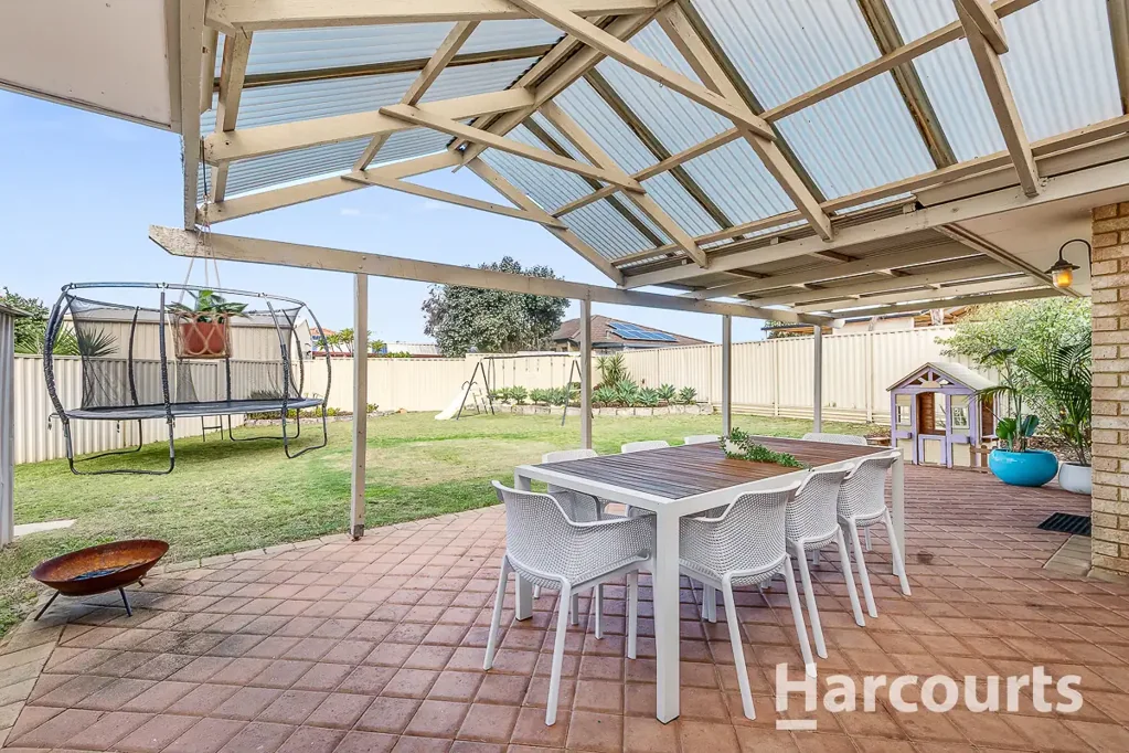 Banksia Grove 4chambre Cul-De-Sac Location with Big Backyard & Drive Through Potential