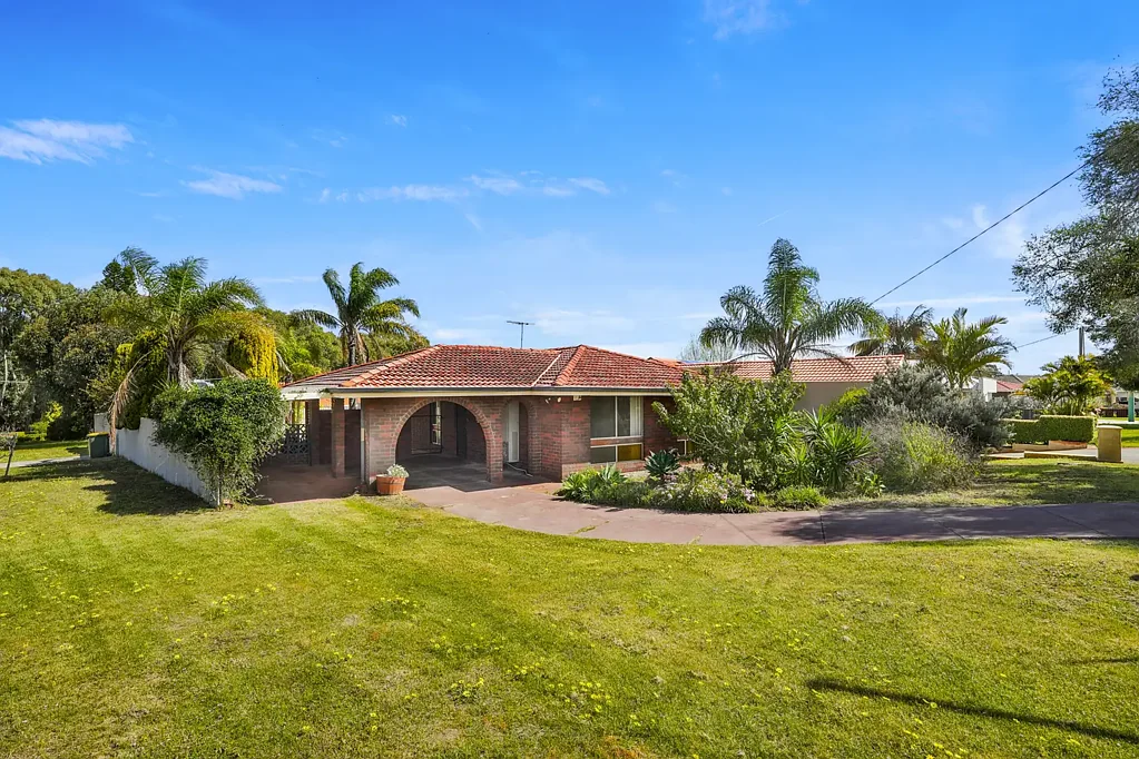 Stirling 3 Slaapkamer CORNER 711SQM | TWO STREET FRONTAGES | GRANNY FLAT POTENTIAL