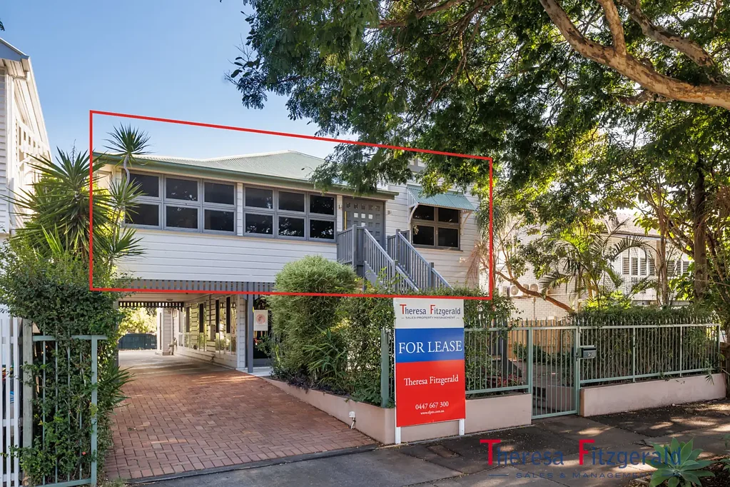 TOP HALF OF HOUSE - GREAT LOCATION NEAR NEW FARM PARK