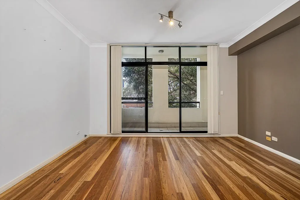 Stylish Split-Level Apartment in Prime Location