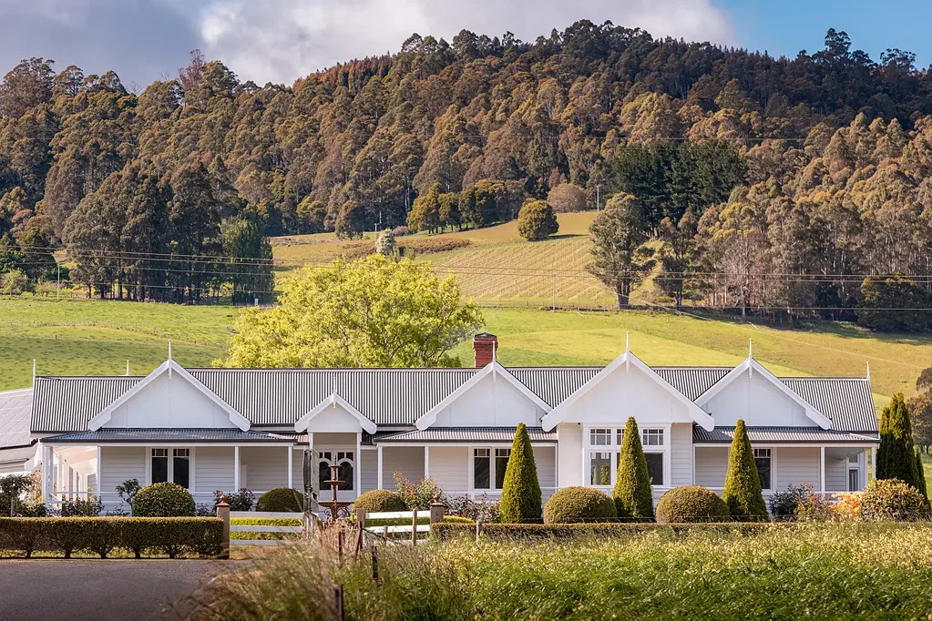 Gunns Plains 6房  A HOME WITH HISTORY, CHARACTER & AN OPPORTUNITY LIKE NO OTHER