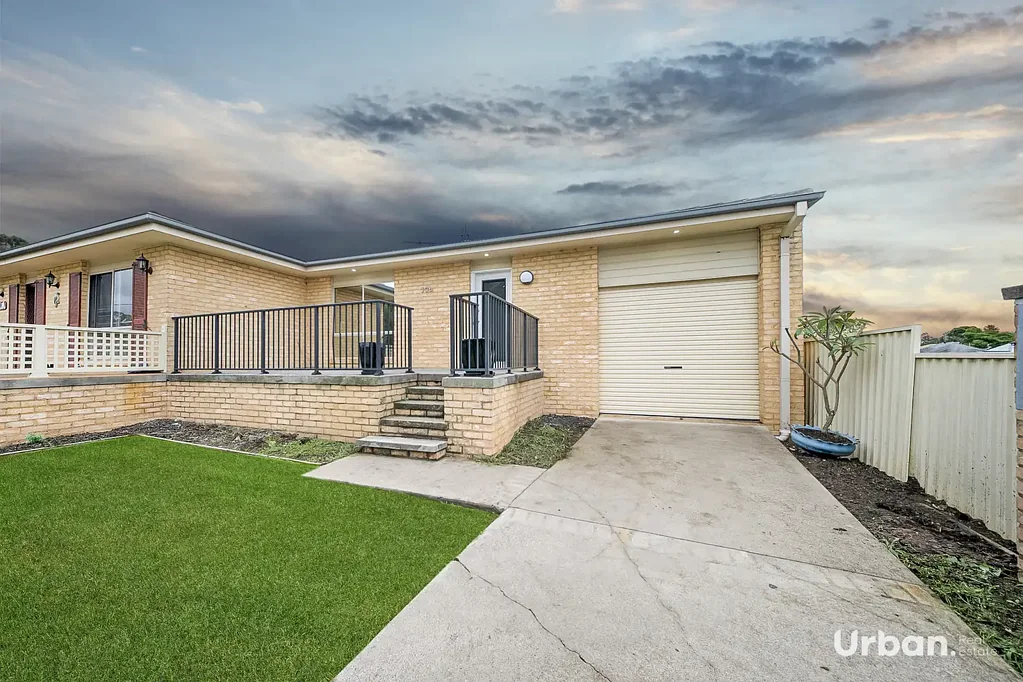 Three Bedroom Unit in Branxton For Lease!