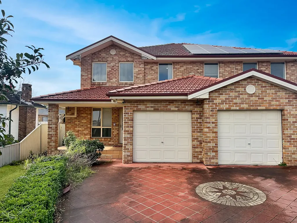 FOUR BEDROOM DUPLEX IN FANTASTIC YAGOONA LOCATION!