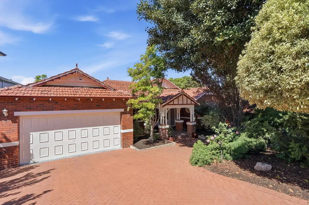 11A Battye Road, Kardinya, WA 6163