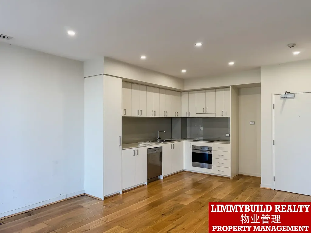 One unfurnished Bedroom for rent in house sharing.