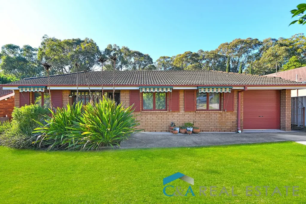 Bradbury 3Phòng ngủ Comfortable Family Home. Generous Block!