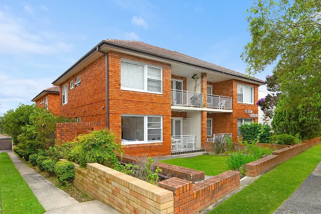 Ground-Floor Apartment Offering Comfort and Lifestyle
