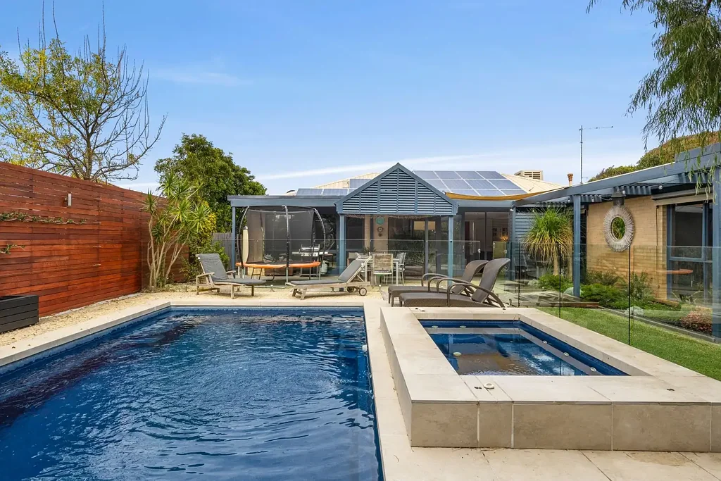 Ocean Grove 4Phòng ngủ Contemporary Coastal Living with Poolside Entertaining