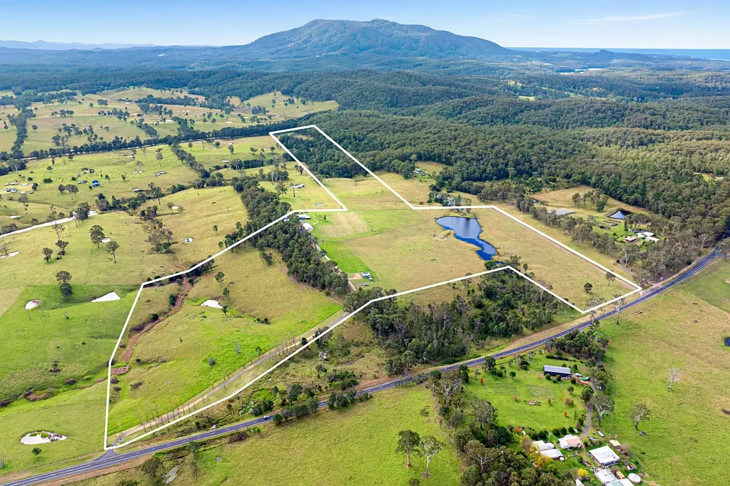 Coolagolite  Move-in-ready vineyard with winemaking facilities, event spaces, and a peaceful rural lifestyle.