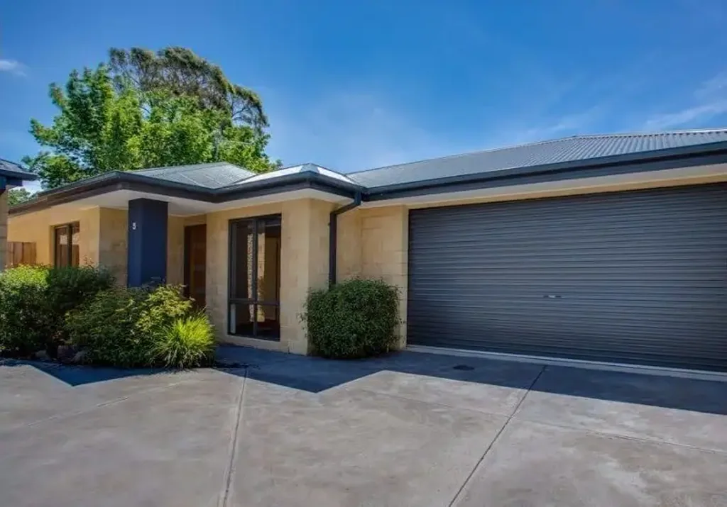 Spacious 3-Bed, 2-Bath Unit in Crib Point