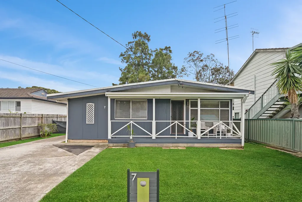 7 Black Swan Street, Berkeley Vale, NSW 2261