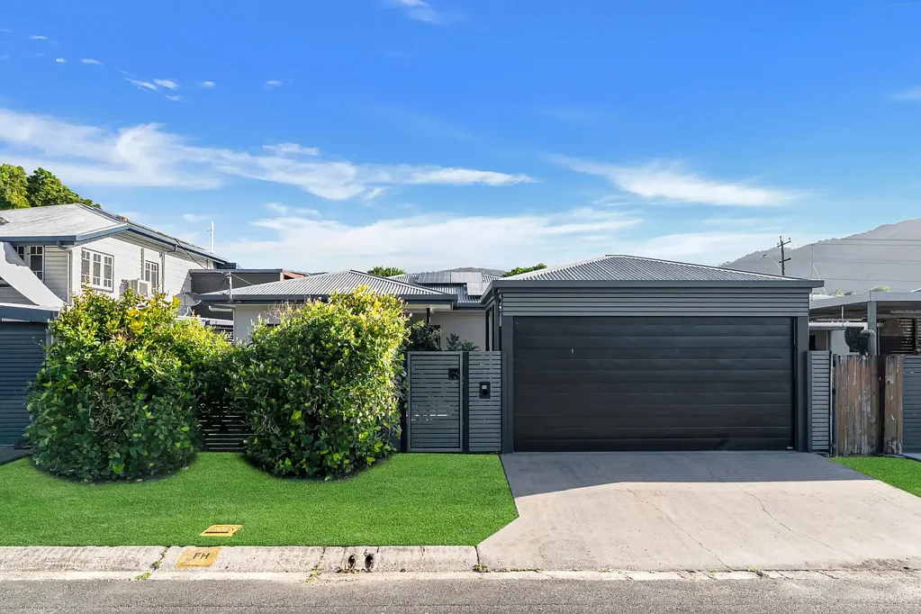 Mooroobool 3房  LOW-MAINTENANCE LIFESTYLE LIVING AT ITS FINEST - WHEN LOCATION MATTERS